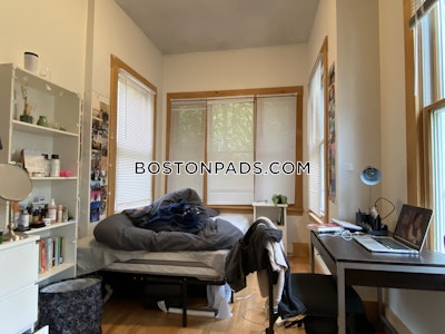 Somerville 5 Beds 1 Bath  Tufts - $6,250